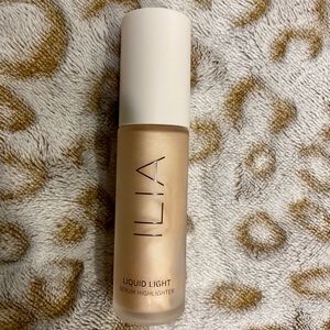 ILIA Liquid light highlighter in Nova